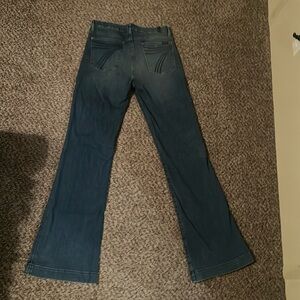 Size 31 sevens light wash.  Mid rise